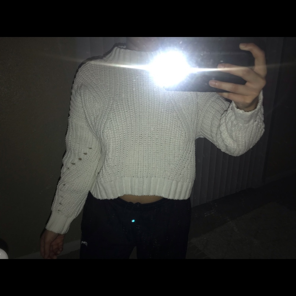 White Hollister sweater
